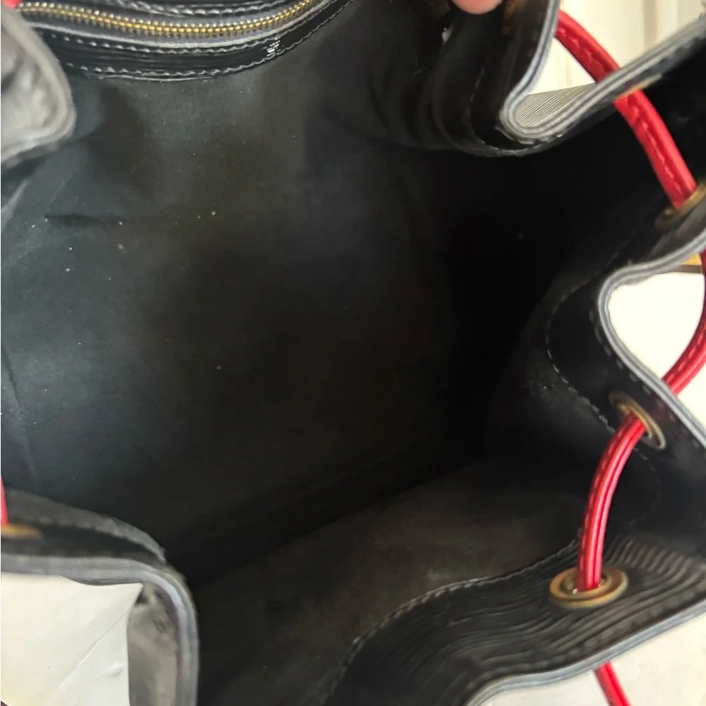 Authentic Louis Vuitton Black epi leather Noe bucket bag